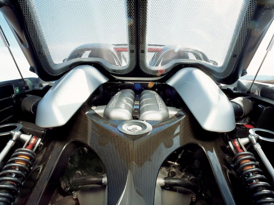  Porsche Carrera GT 2004 года  (фото 22 из 77)